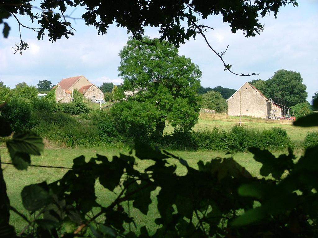 Domaine De La Madeleine Bed & Breakfast Ygrande Exterior foto